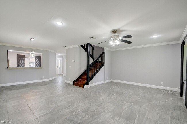 Building Photo - 2 br, 2.5 bath House - 1105 Maplewood Dr