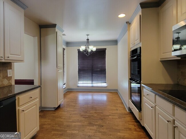 Foto del edificio - 516 Oxford Ridge
