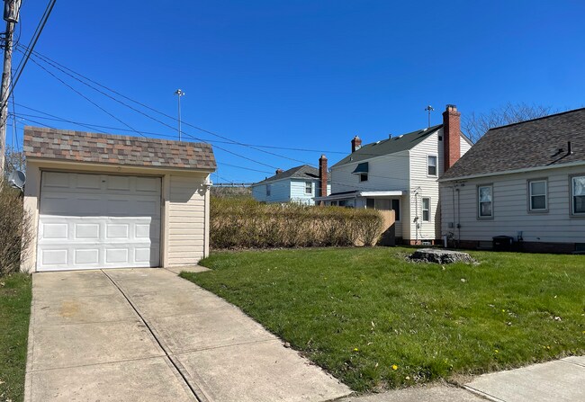 Building Photo - 3156 W 137th St