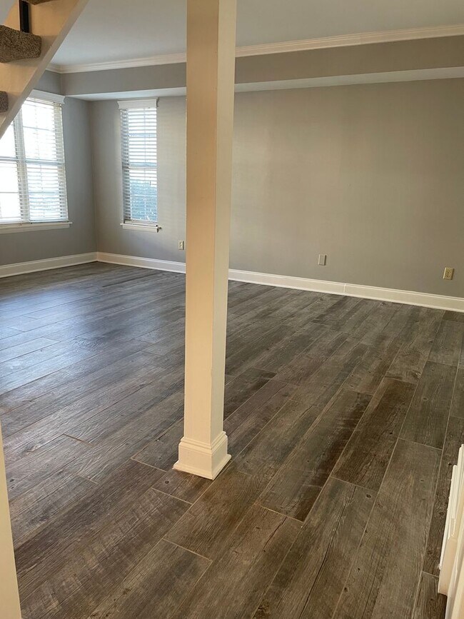 Foto del edificio - Great 2BR Townhome close to Downtown Franklin