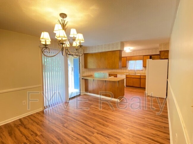Foto del edificio - 6808 Sunset Cir S