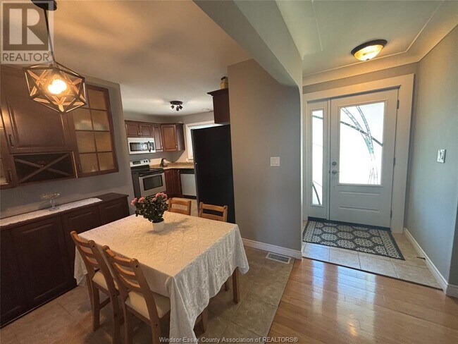 Photo du bâtiment - 3880 Woodward Blvd