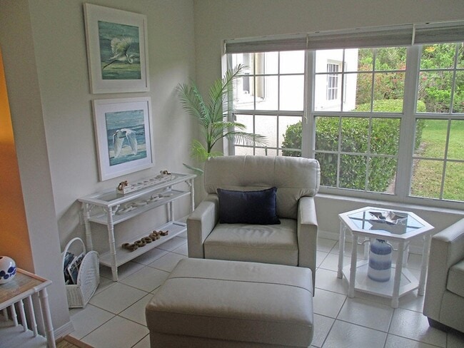 Foto del edificio - 740 Lake Orchid Cir