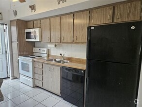 Building Photo - 1400 N 16th Ave