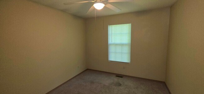 Building Photo - Nice 3 bedroom 2 bathroom for $1295! Close to MSU