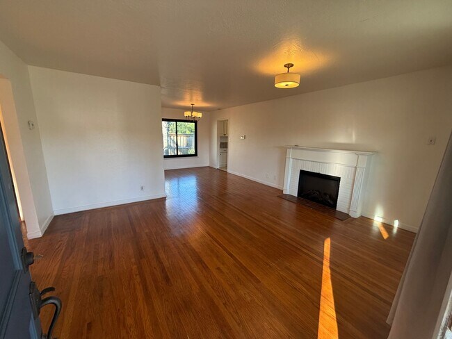 Foto del edificio - 3 Bed / 1.5 Bath | Thornwood Terrace Home Available Now