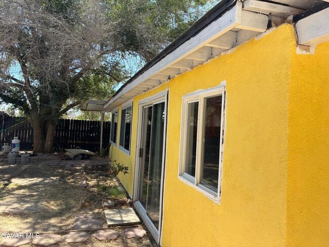 Foto del edificio - 9132 E Ave S-8
