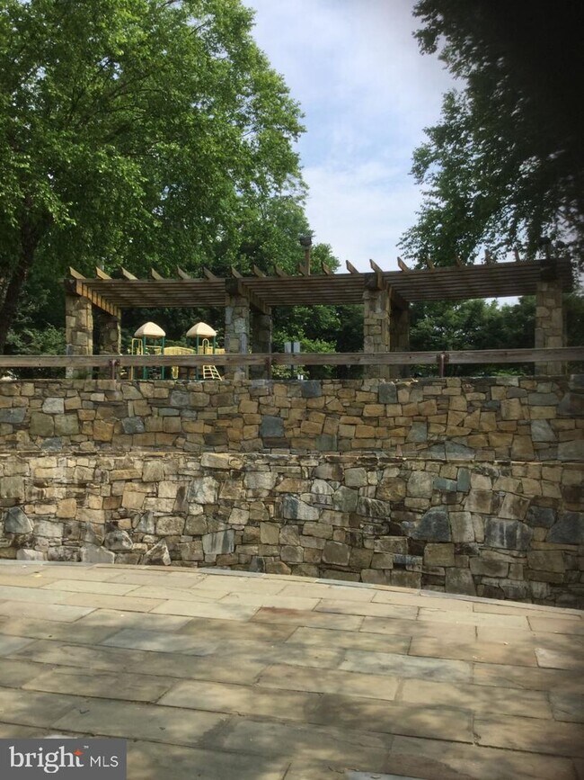 Building Photo - 18003 Cloppers Mill Terrace