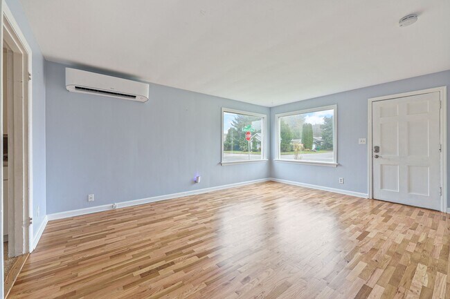 Foto del edificio - Eastside rambler with A/C, 2 bed 1 bath. Olympia School District.