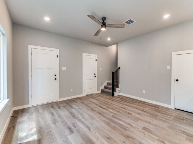 Foto del edificio - 5116-5118 Locke Ave
