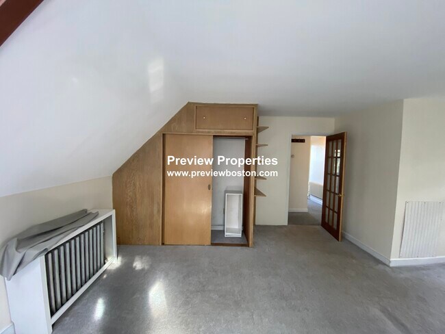 Building Photo - 256 Lowell Ave