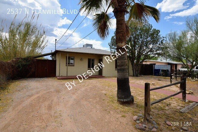 Foto del edificio - Midtown 2 Bed 1 Bath Home on Huge Lot