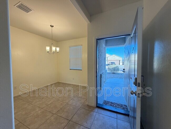 Foto del edificio - 25681 W Desert Dr