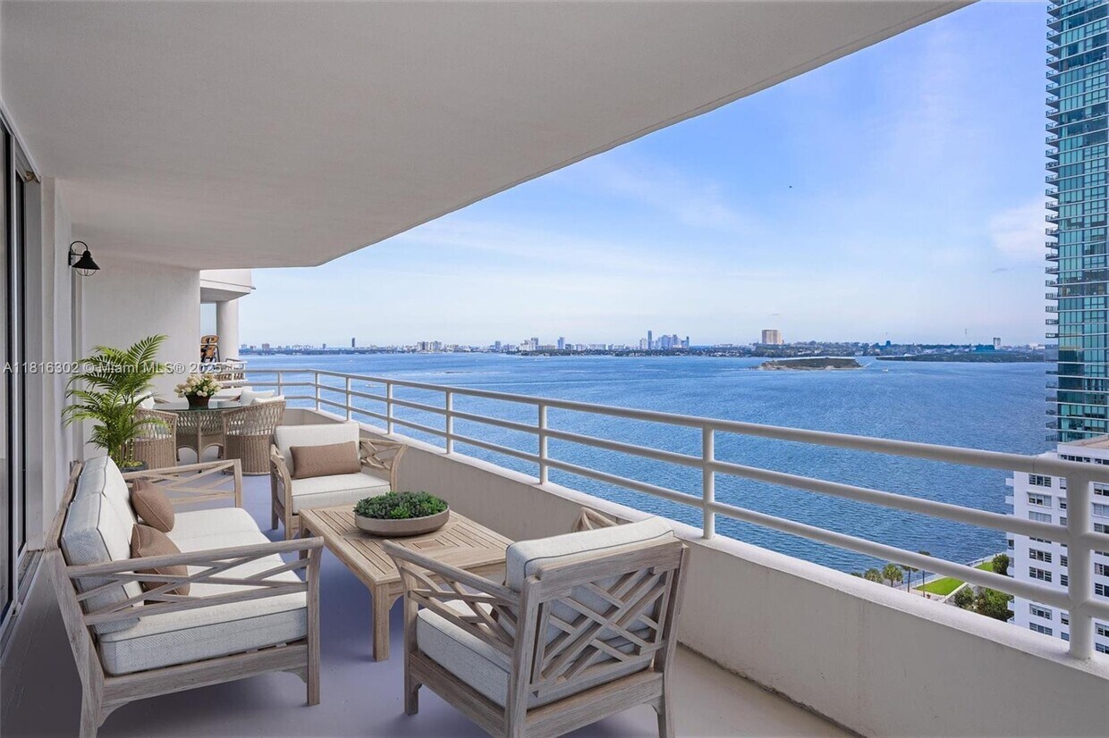 Foto principal - 555 NE 34th St