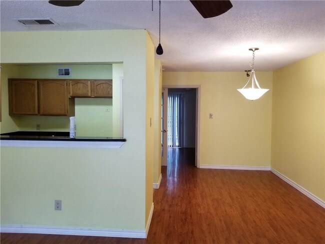 Building Photo - 3934 Brandon Park Dr