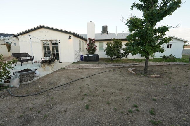 Foto del edificio - 6501 Dungan St NE