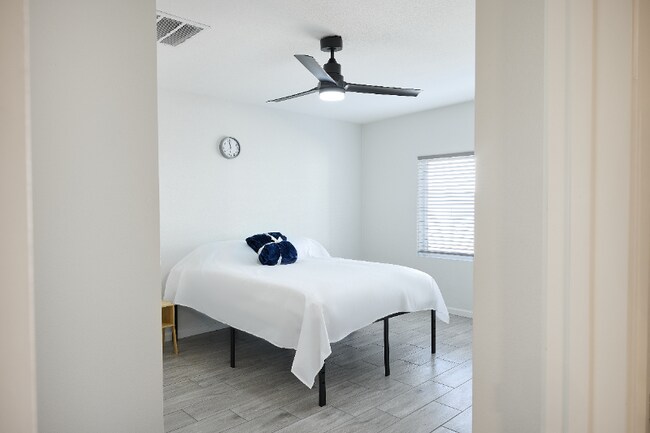 Foto del edificio - 1630 E 12th St