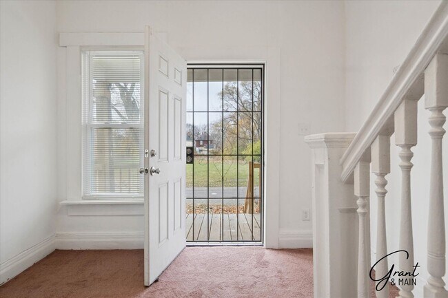 Foto del edificio - $1200 3 bedrooms