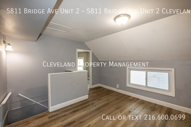 Foto del edificio - 5811 Bridge Ave