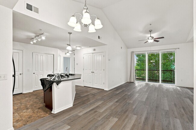 Foto del edificio - 804 Summer Hawk Dr