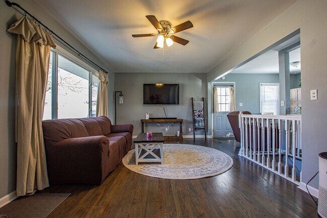 Foto del edificio - Beautiful 3 Bedroom / 1 Bath Home in Distr...