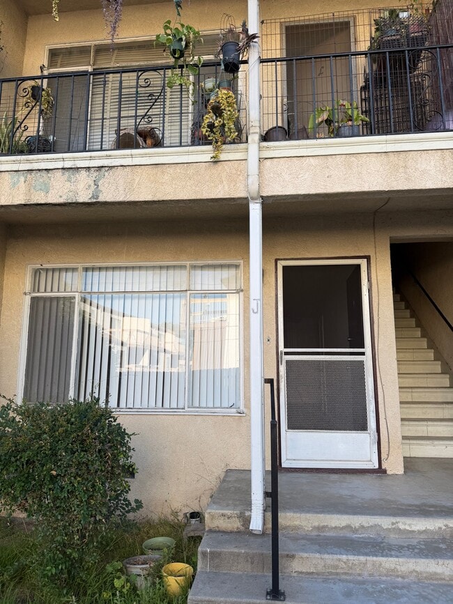 Building Photo - 918 W Huntington Dr