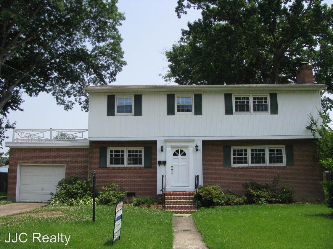Primary Photo - 4 br, 2.5 bath House - 11 Lois Lane