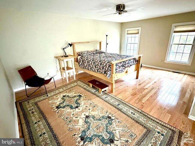 Foto del edificio - 9420 Lakeside Dr