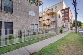 Building Photo - 715 W 22 1/2 St