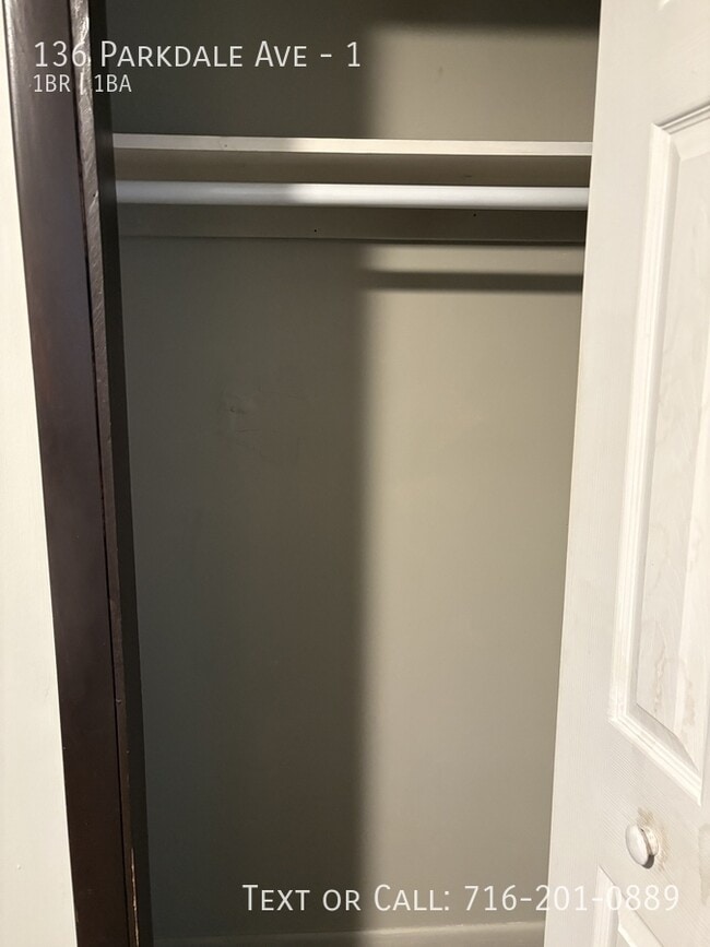 Foto del edificio - 136 Parkdale Ave