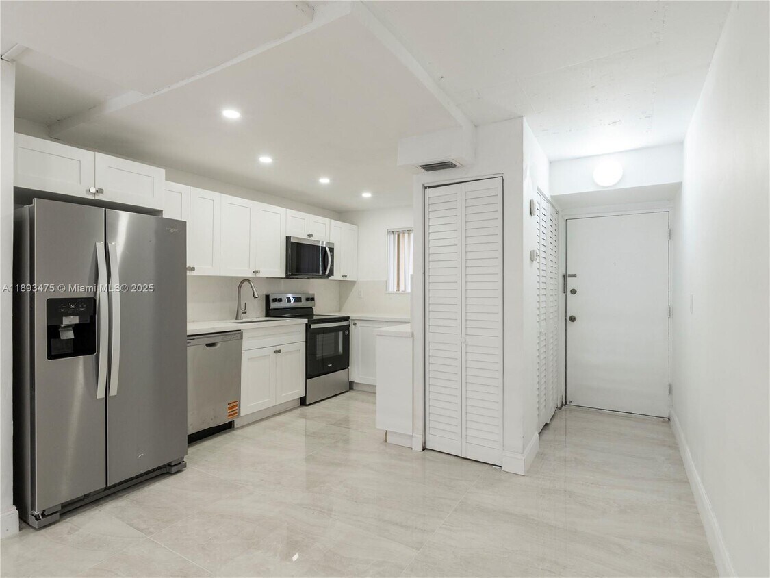 Foto principal - 3195 Foxcroft Rd