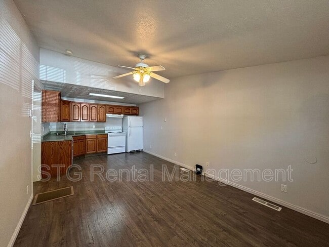 Building Photo - 600 N 2450 E