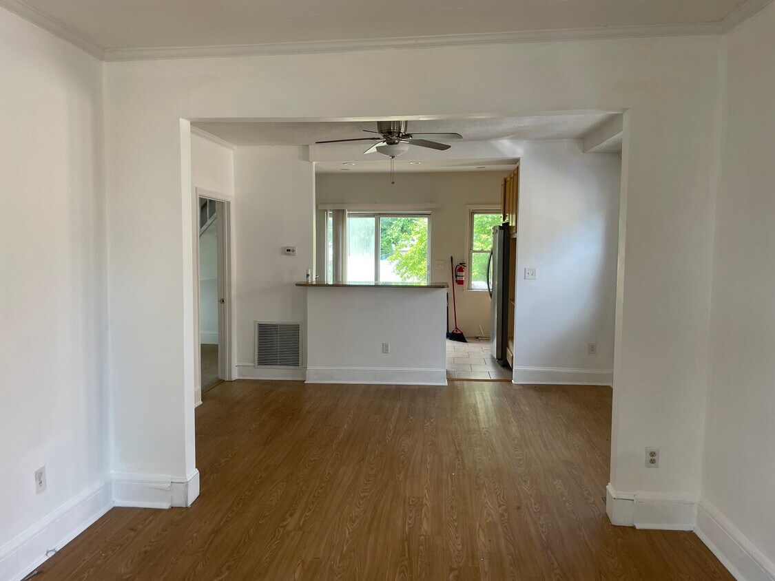 Primary Photo - 220 Cavell St