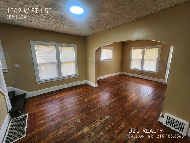 Foto del edificio - 1302 W 5th St