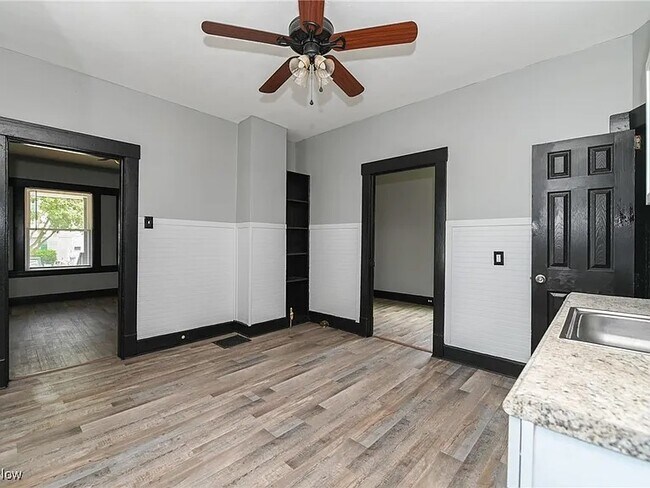 Foto del edificio - 3620 E 63rd St