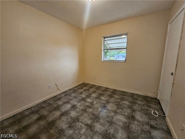 Building Photo - 423 Morgan Cir S