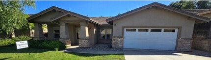 Building Photo - 218 Red River Dr