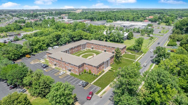 Foto del edificio - Bucks Crossings