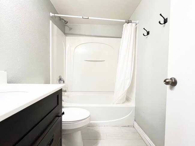 Foto del edificio - Lovely move-in ready southwest 3 bedroom, ...