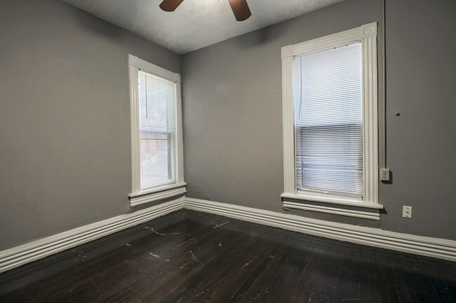 Foto del edificio - 226-228-228 Wilber Ave