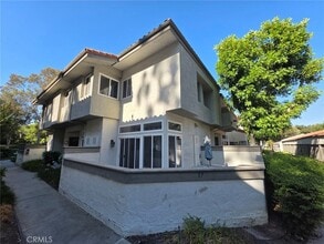 Building Photo - 17 Blackbird Ln