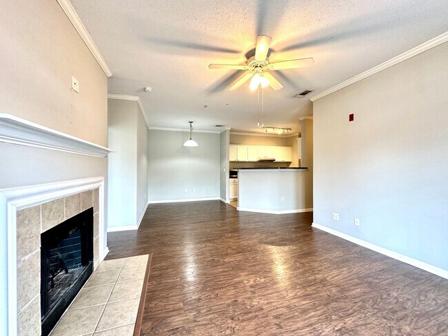Foto del edificio - 2 Bedroom, 2 Bath Condo in The Concord West of The Ashley!