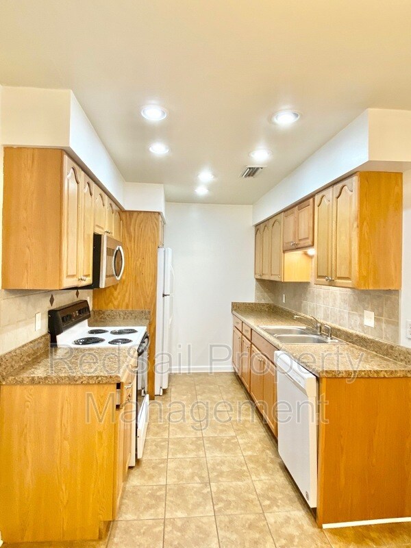 Foto del edificio - 1055 Still-Harbor Cir