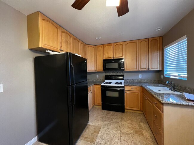 Building Photo - Charming and Upgraded North Park Townhome