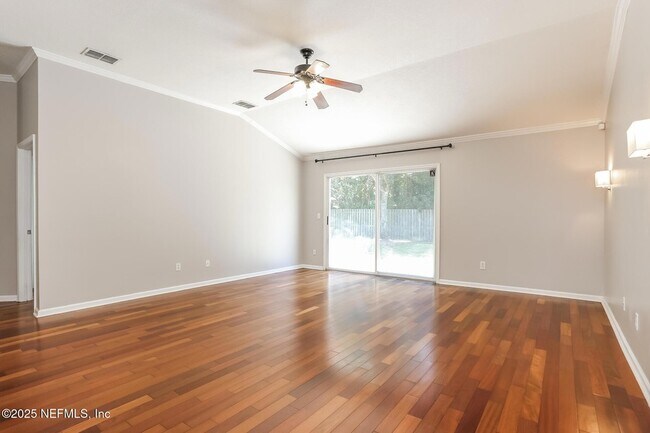 Building Photo - 2378 Bentwater Dr W