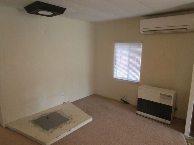 Foto del edificio - Manufactured Home on Acreage with Cascade Mountain Views! - Available Soon!