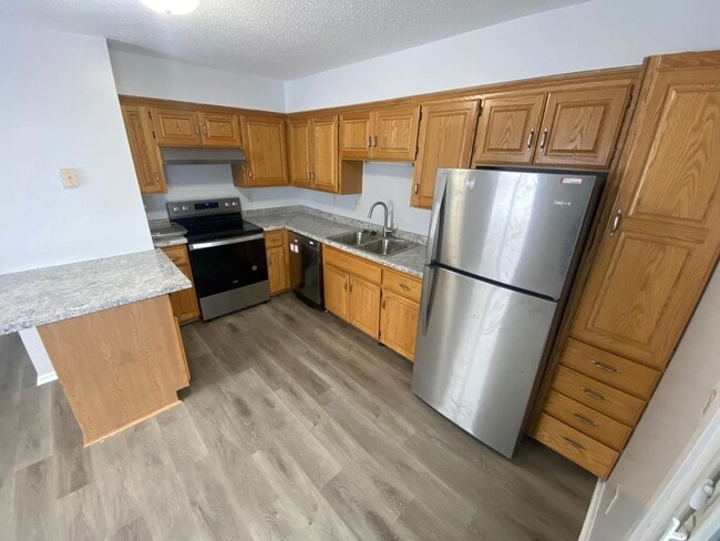 Building Photo - New Renovated 2br/1ba Townhome in Apple Va...