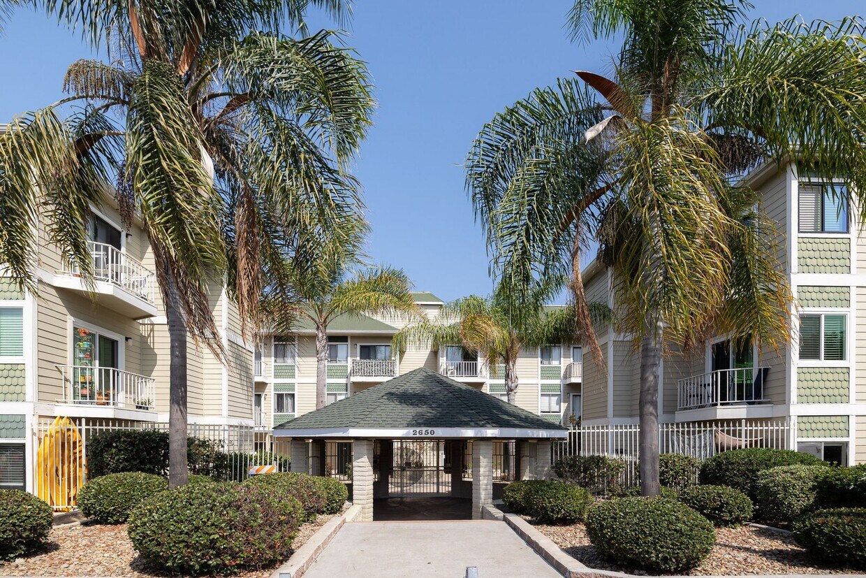 Foto principal - Cozy 2 bedroom 2 bathroom condo available!