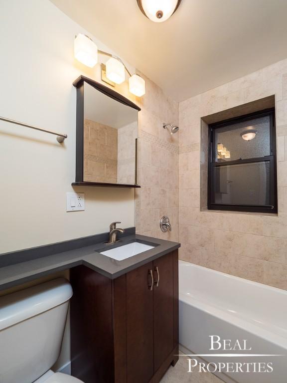 Building Photo - 1 bedroom in CHICAGO IL 60657