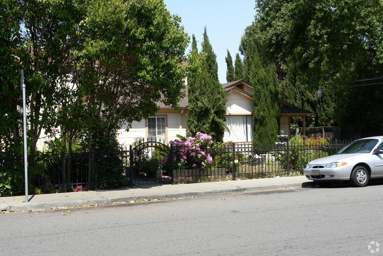 Foto del edificio - 333 4th Ave